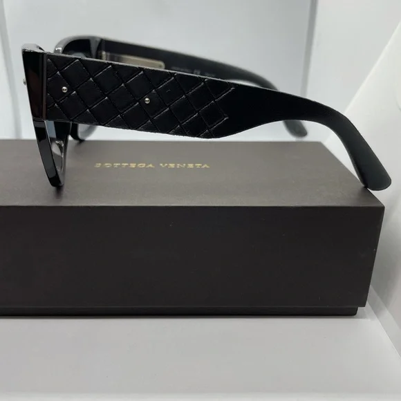 BN Bottega Veneta leather and acetate sunglasses - Picture 6 of 6